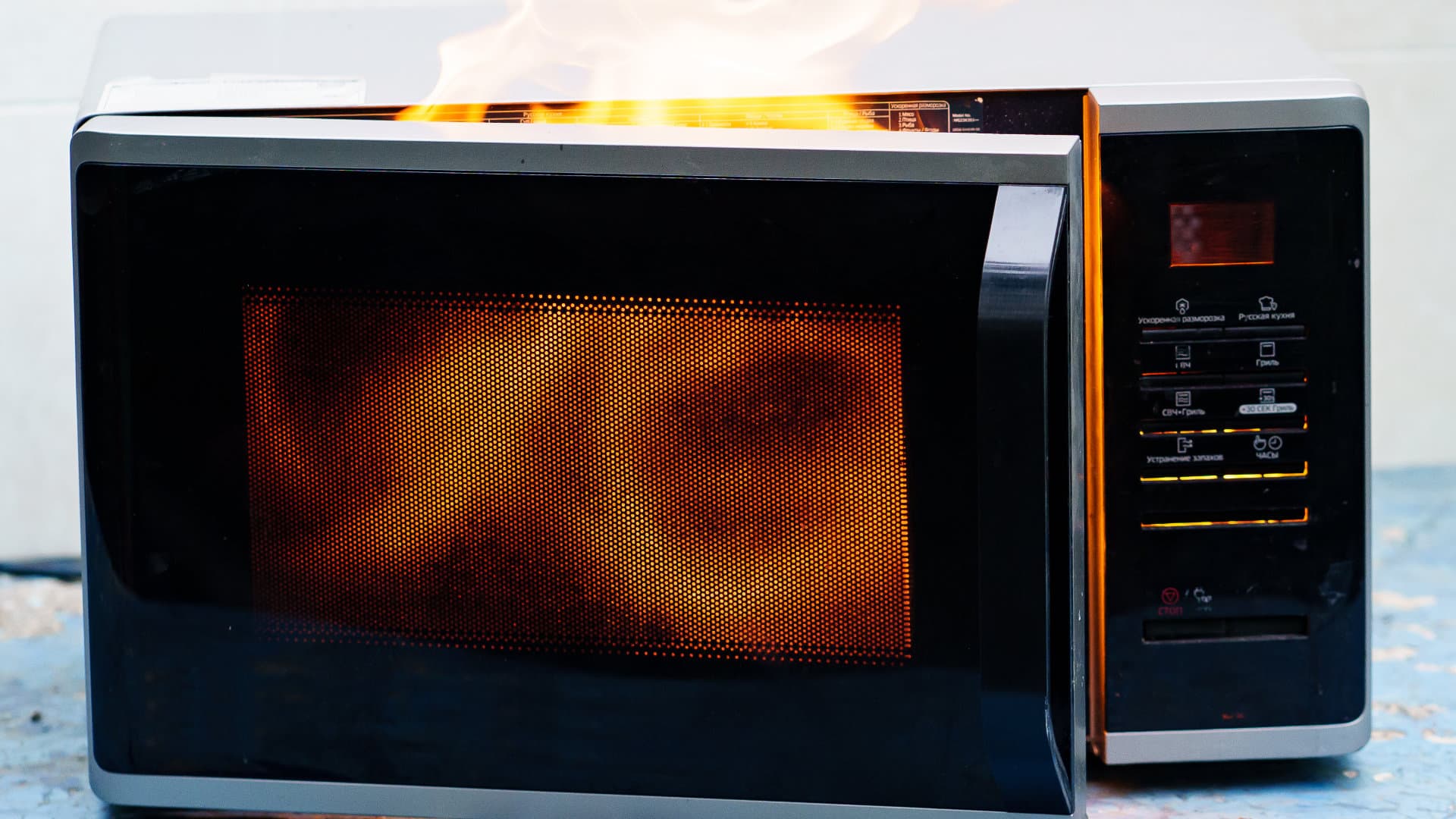 Featured image for “How to Get Burnt Smell Out of Microwave (In 2 Easy Steps)”